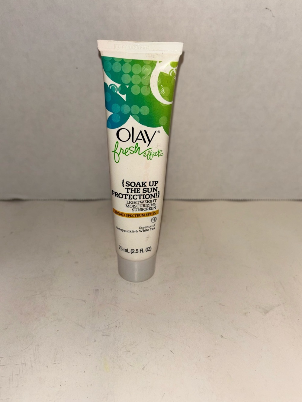 OLAY Fresh Effects Lightweight Sunscreen - Green, Blue & White Tube-Discontinued